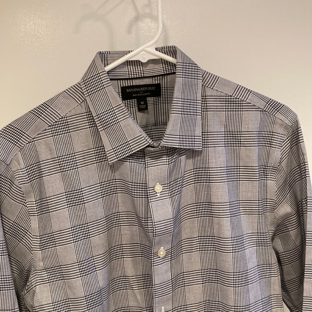 Banana Republic slim fit shirt. Size M.